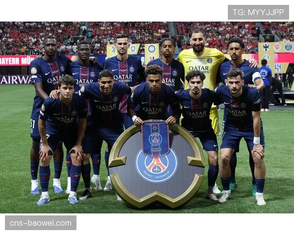 拜仁慕尼黑公布对阵巴黎圣日耳曼大名单，关键后卫伤愈回归